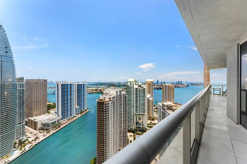 Condo for sale at Icon Brickell Tower II 4502