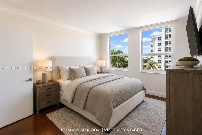Condo for sale at Yacht Club at Portofino 811