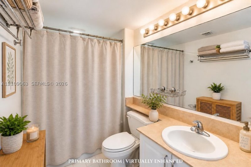 Condo for sale at Yacht Club at Portofino 811