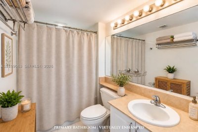Comprar apartamento no Yacht Club at Portofino 811