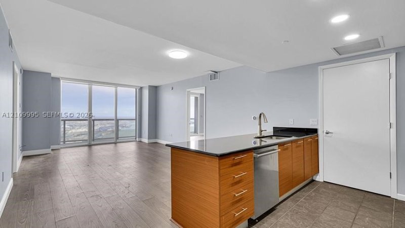 Apartment for rent at 50 Biscayne 5406