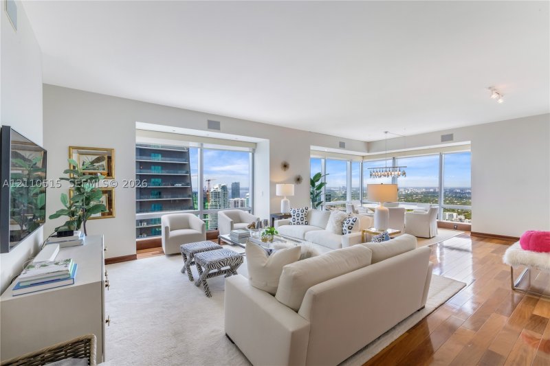 Condo for sale at Four Seasons Millenium Tower I 50B