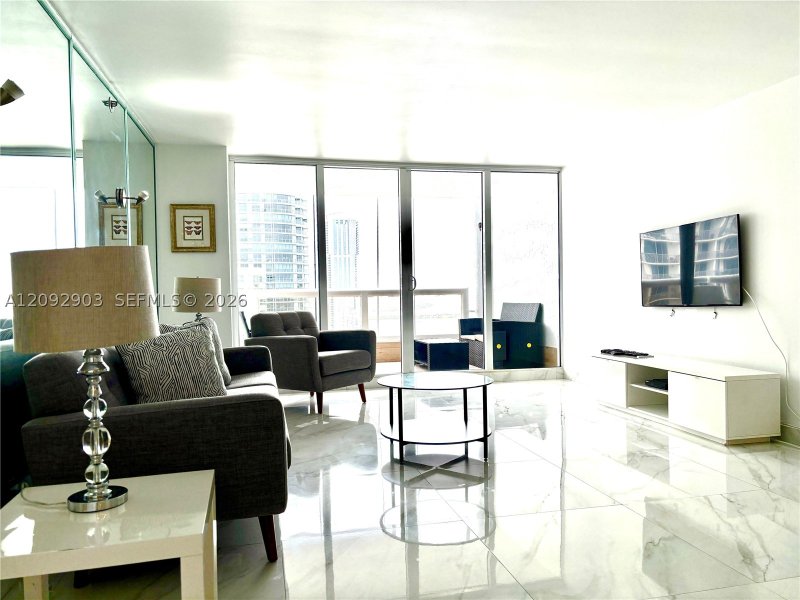 Aluguel de apartamento no The Grand 3950