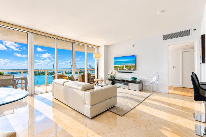 Condo for sale at Murano Grande 1704