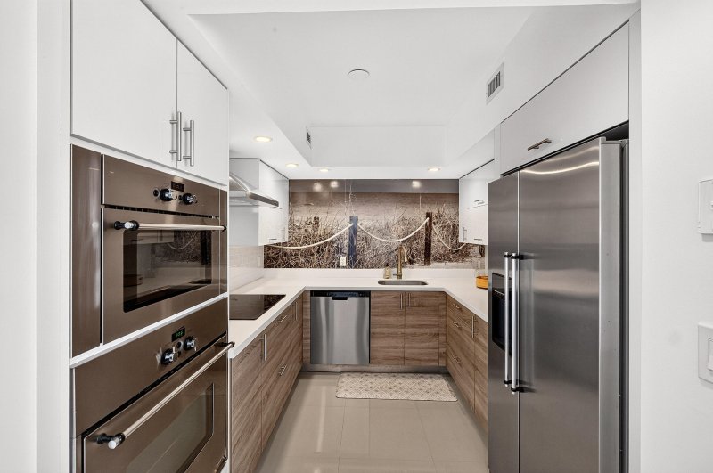 Condo for sale at 5600 Collins 6M