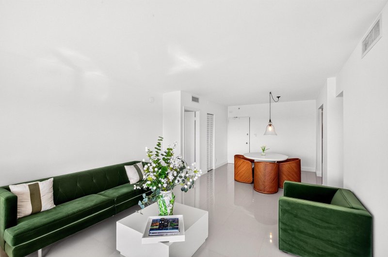 Condo for sale at 5600 Collins 6M