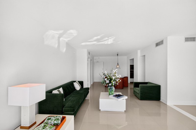 Condo for sale at 5600 Collins 6M