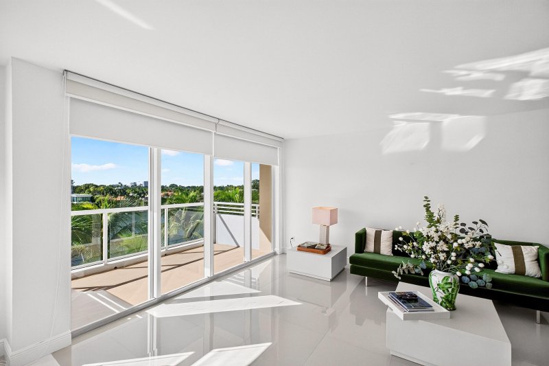 Condo for sale at 5600 Collins 6M