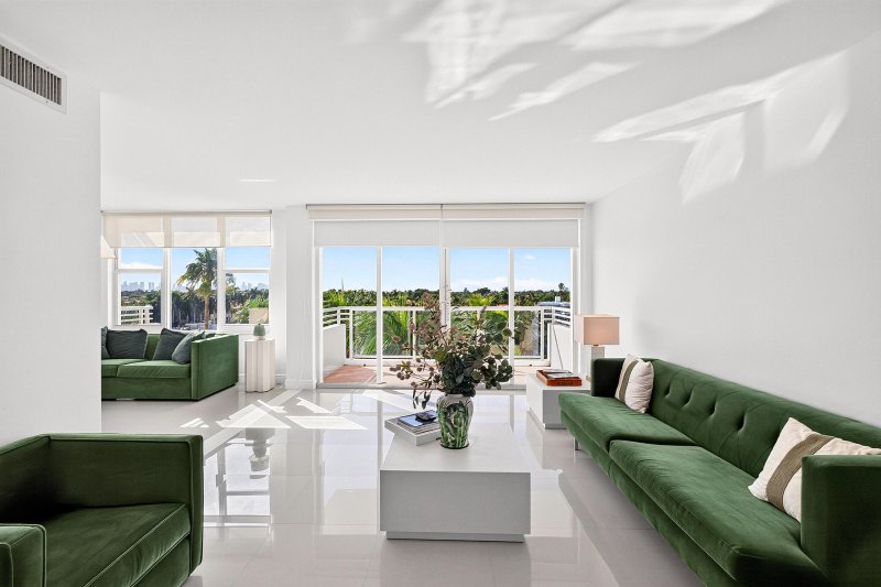 Condo for sale at 5600 Collins 6M