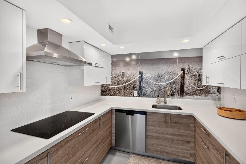 Condo for sale at 5600 Collins 6M