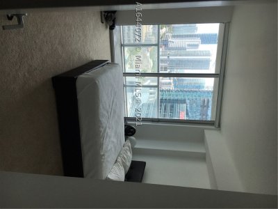 Comprar apartamento no 500 Brickell West Tower 2006