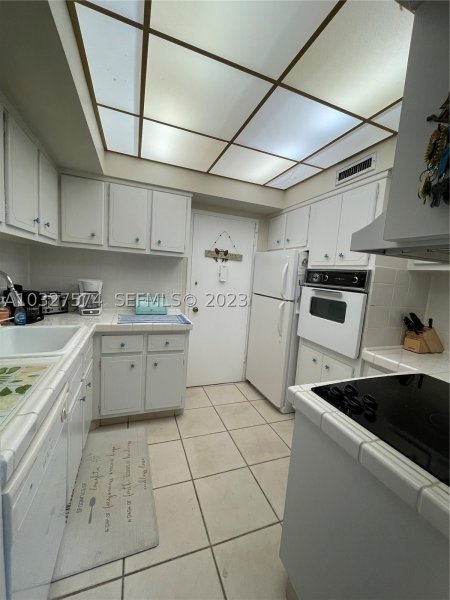 Apartment for rent at Alexander Towers 921
