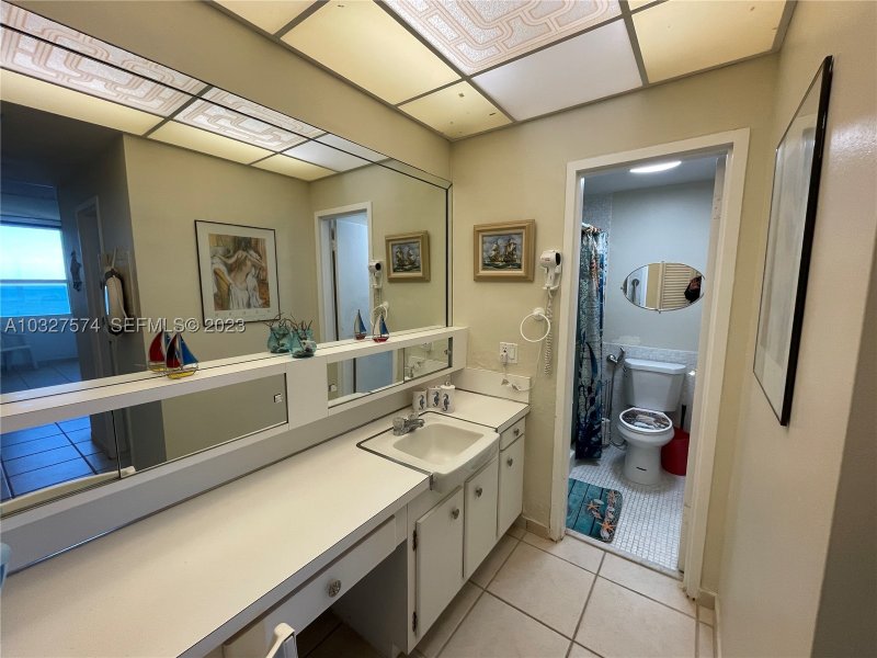 Apartment for rent at Alexander Towers 921