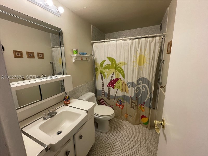 Apartment for rent at Alexander Towers 921