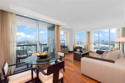 Aluguel de apartamento no Setai 2402