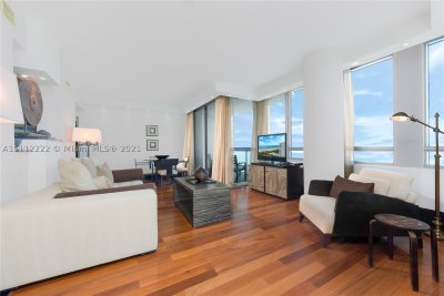 Aluguel de apartamento no Setai 2402
