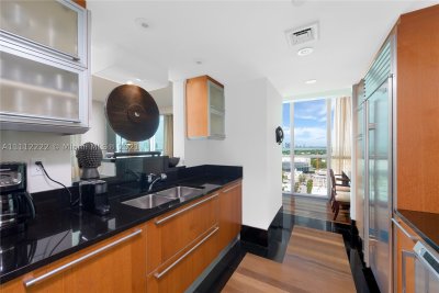 Aluguel de apartamento no Setai 2402