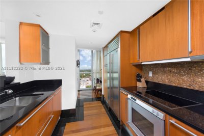 Aluguel de apartamento no Setai 2402