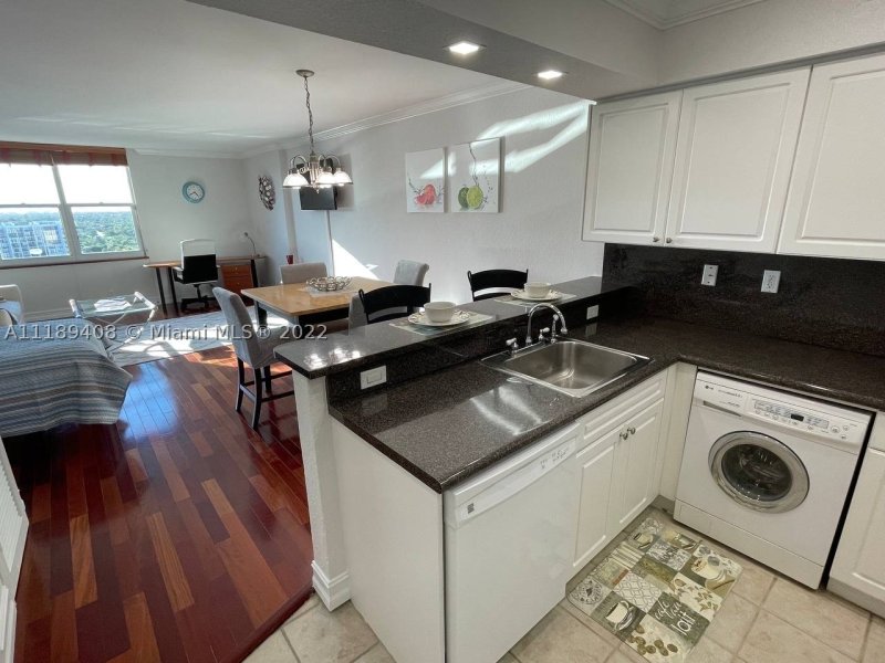 Alquiler de apartamento en The Wave Condo 1227 (AVAILA