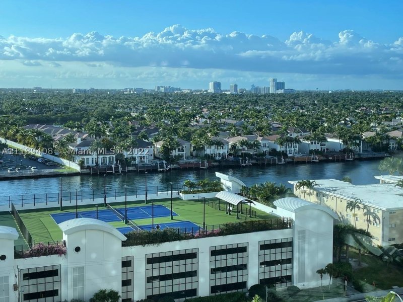 Alquiler de apartamento en The Wave Condo 1227 (AVAILA