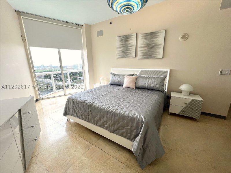 Condo for sale at Trump Tower One 1705