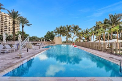Aluguel de apartamento no St Regis Bal Harbour Center Tower 2501