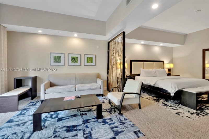 Condo for sale at The Blue Doral 606