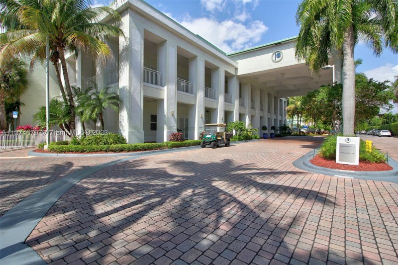 Condo for sale at The Blue Doral 606
