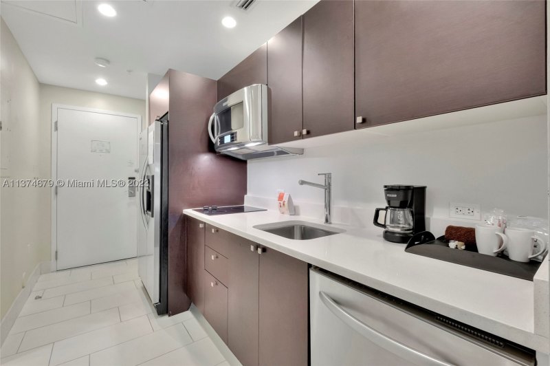 Condo for sale at The Blue Doral 606