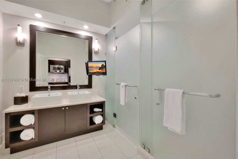 Condo for sale at The Blue Doral 606