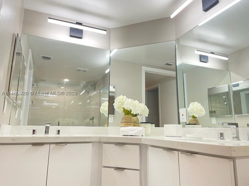 Apartment for rent at 2080 Ocean Drive TH12