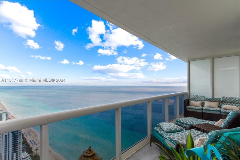 Condo for sale at Beach Club Two UP5010