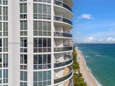 Comprar apartamento no Trump Tower Two 2801