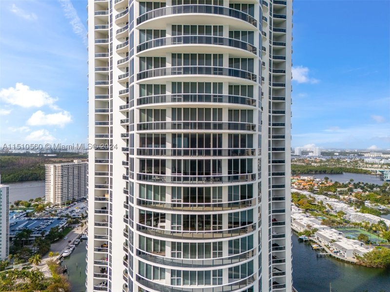 Comprar apartamento no Trump Tower Two 2801