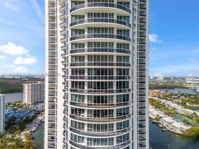 Comprar apartamento no Trump Tower Two 2801