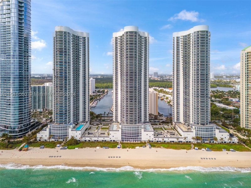 Comprar apartamento no Trump Tower Two 2801