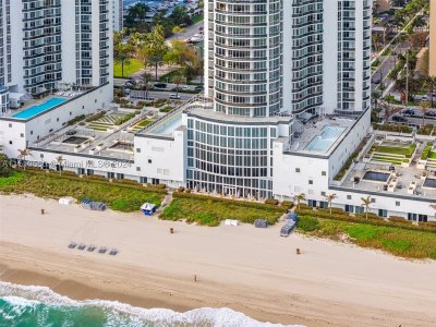 Comprar apartamento no Trump Tower Two 2801