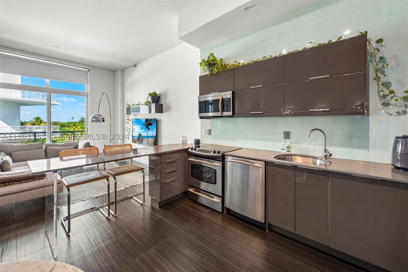 Condo for sale at The Meridian Lofts 517
