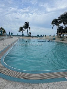 Aluguel de apartamento no The Wave Condo 1530
