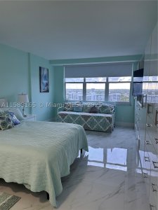Aluguel de apartamento no The Wave Condo 1530