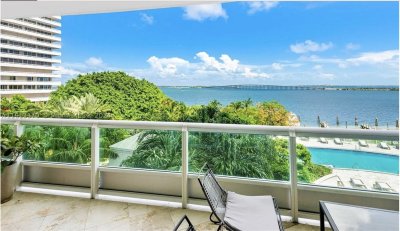 Comprar apartamento no Santa Maria 704