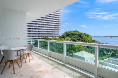 Comprar apartamento no Santa Maria 704