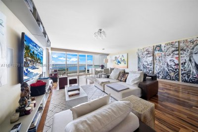 Comprar apartamento no Santa Maria 704