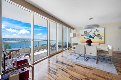 Comprar apartamento no Santa Maria 704
