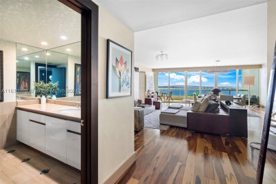 Comprar apartamento no Santa Maria 704