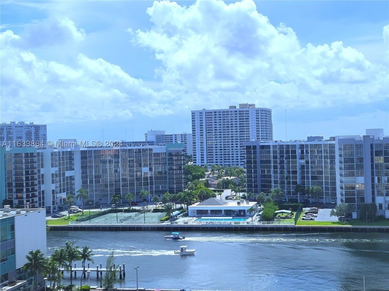 Apartment for rent at Alexander Towers 1105