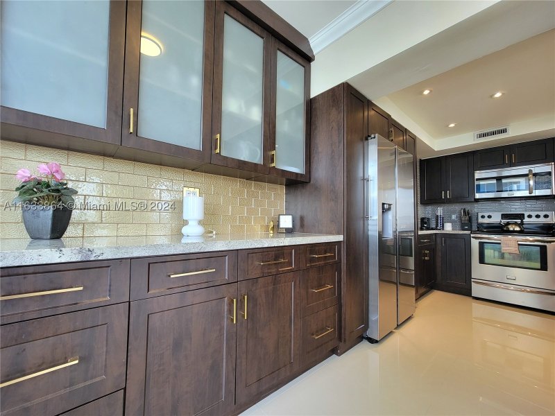 Apartment for rent at Alexander Towers 1105