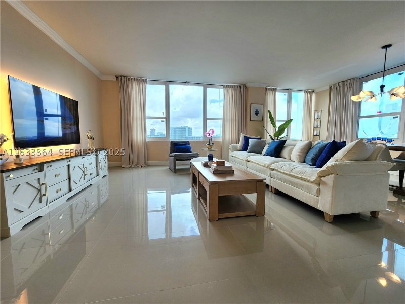 Apartment for rent at Alexander Towers 1105