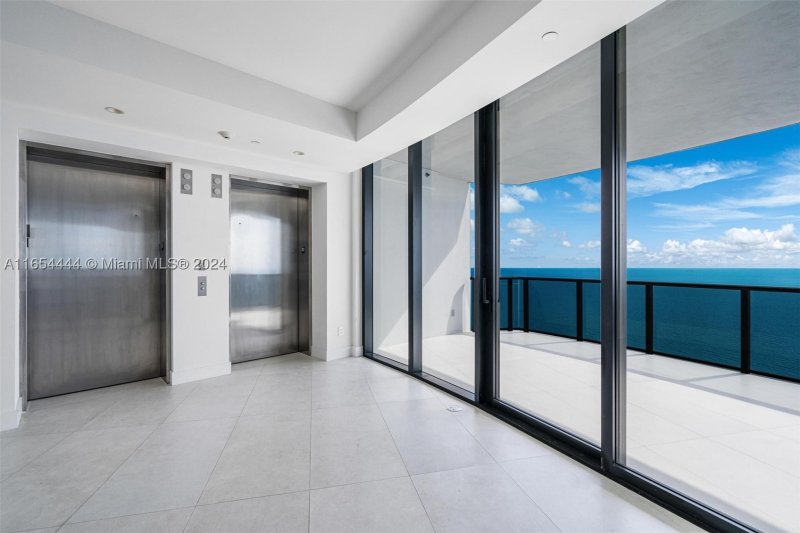 Aluguel de apartamento no Porsche Design Tower 5001