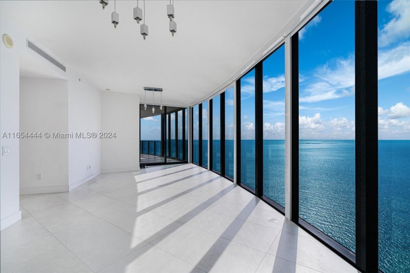 Aluguel de apartamento no Porsche Design Tower 5001